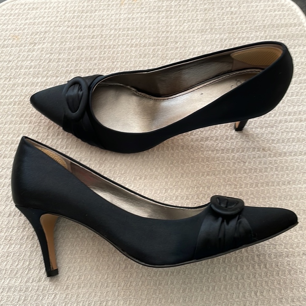 Joan & David Circa Luxe Size 6.5 Black Fabric Dress Shoes